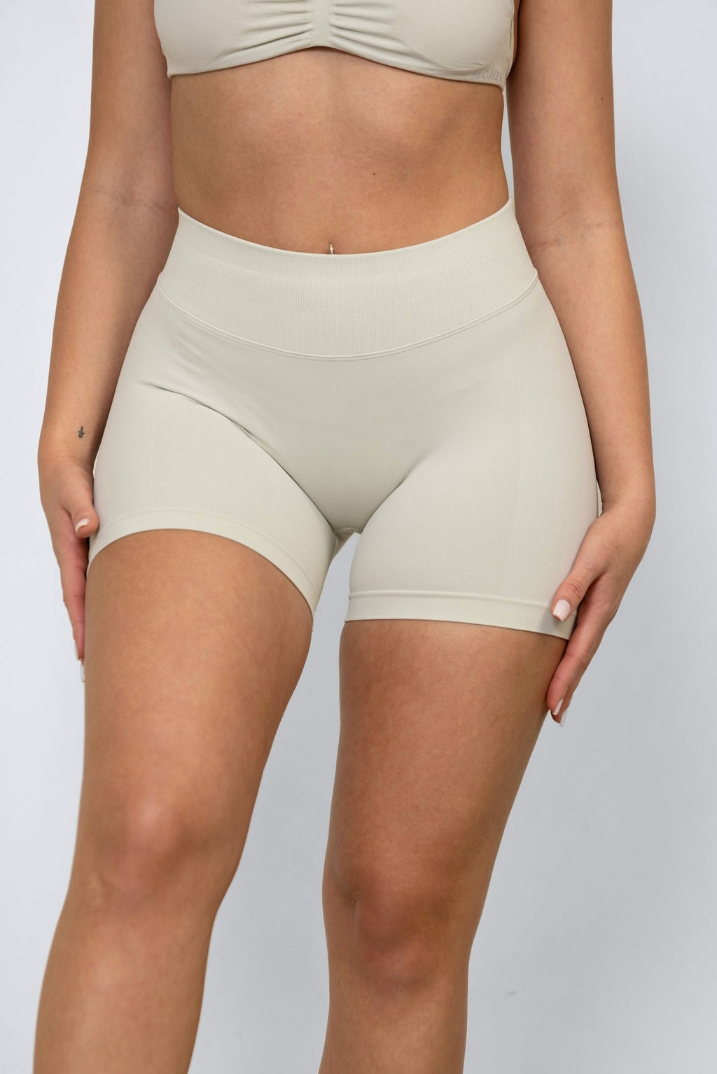 Contour Seamless Shorts - Light Grey