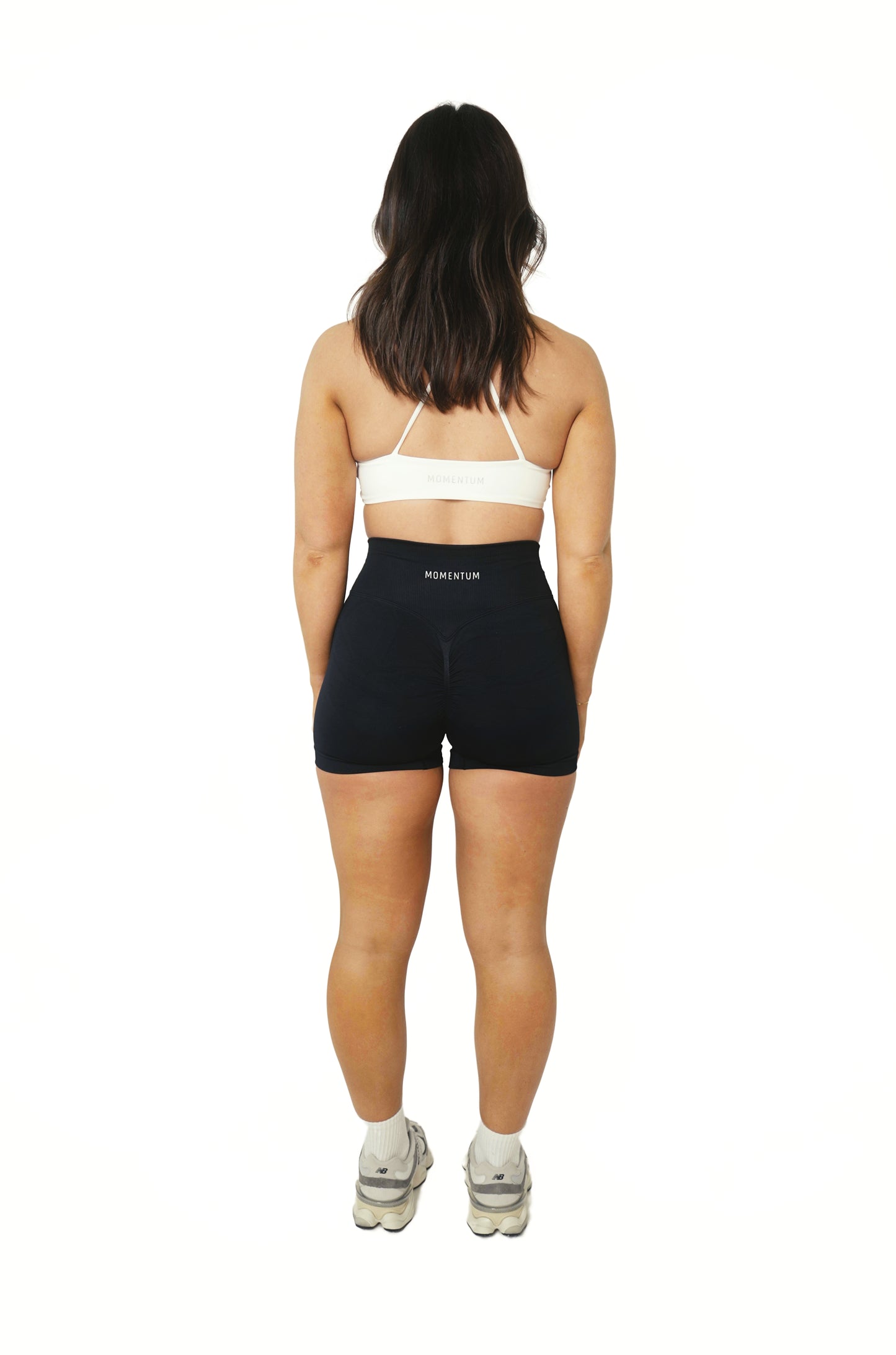SEAMLESS V SCRUNCH SHORTS - BLACK