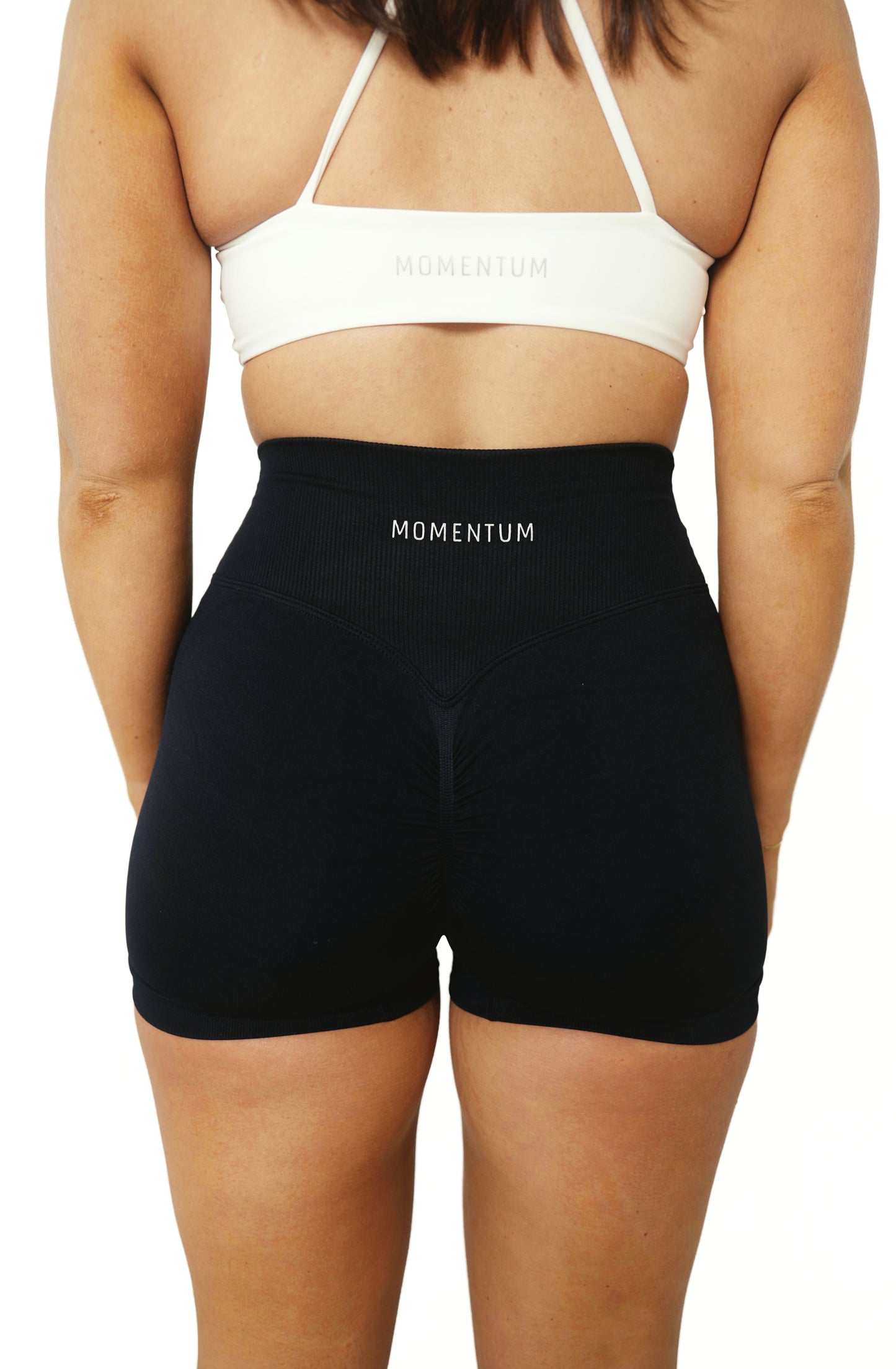 SEAMLESS V SCRUNCH SHORTS - BLACK
