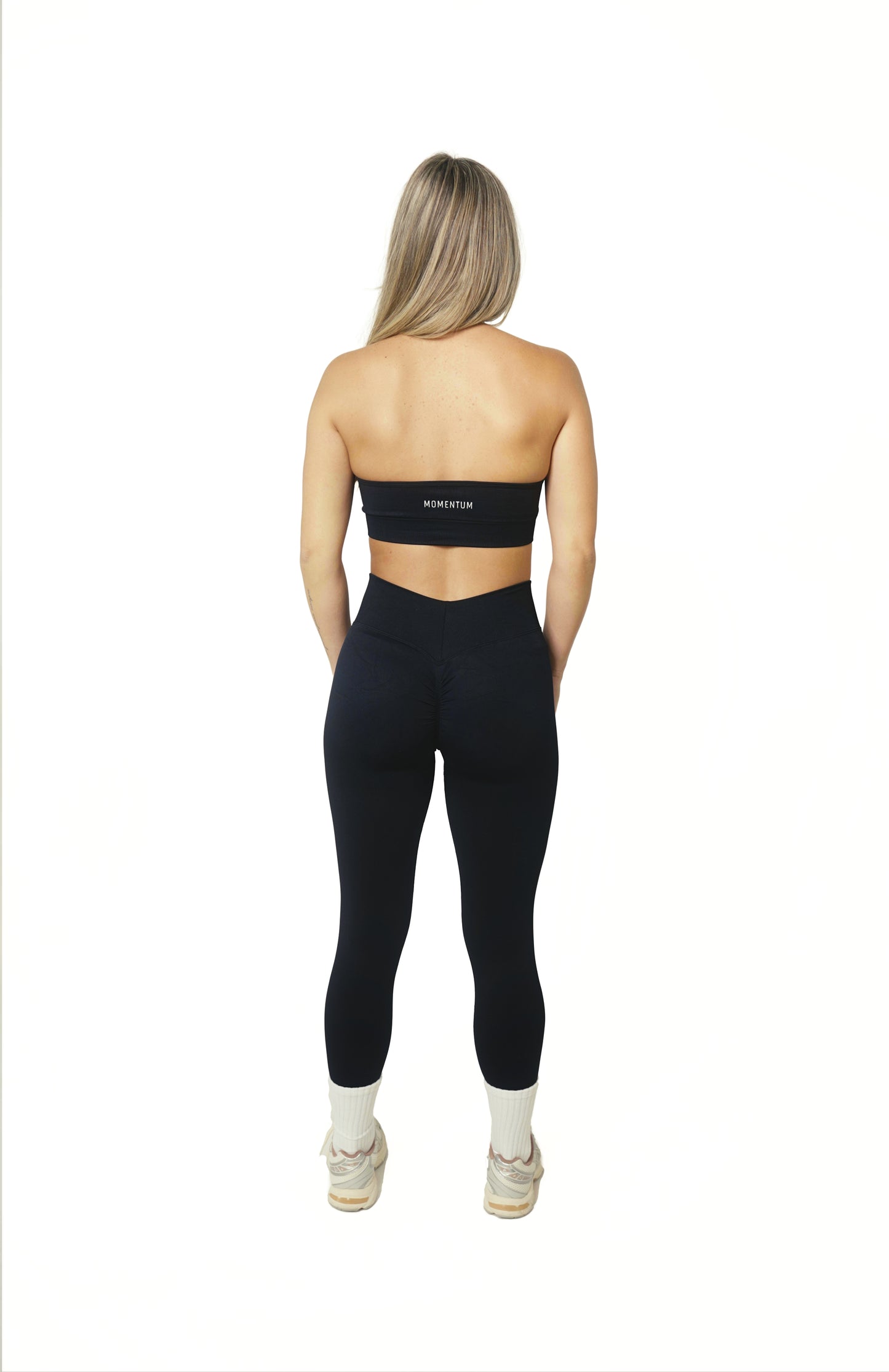 SCULPT SEAMLESS HALTER CROP - BLACK