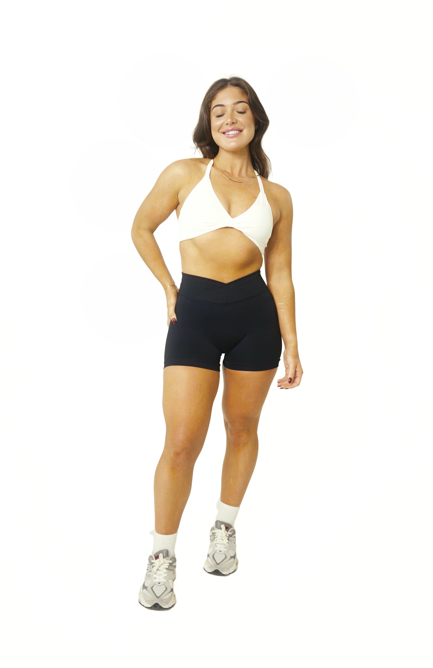 SEAMLESS V SCRUNCH SHORTS - BLACK