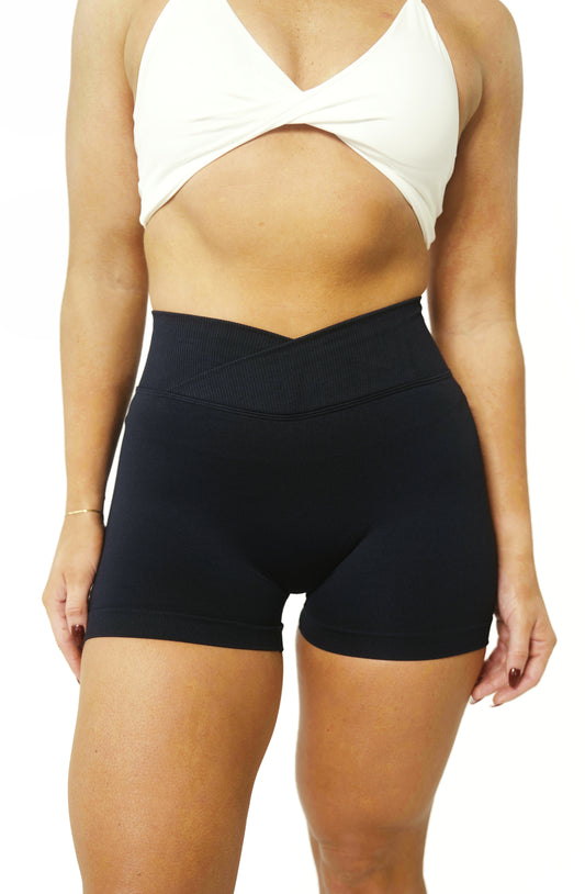 SEAMLESS V SCRUNCH SHORTS - BLACK