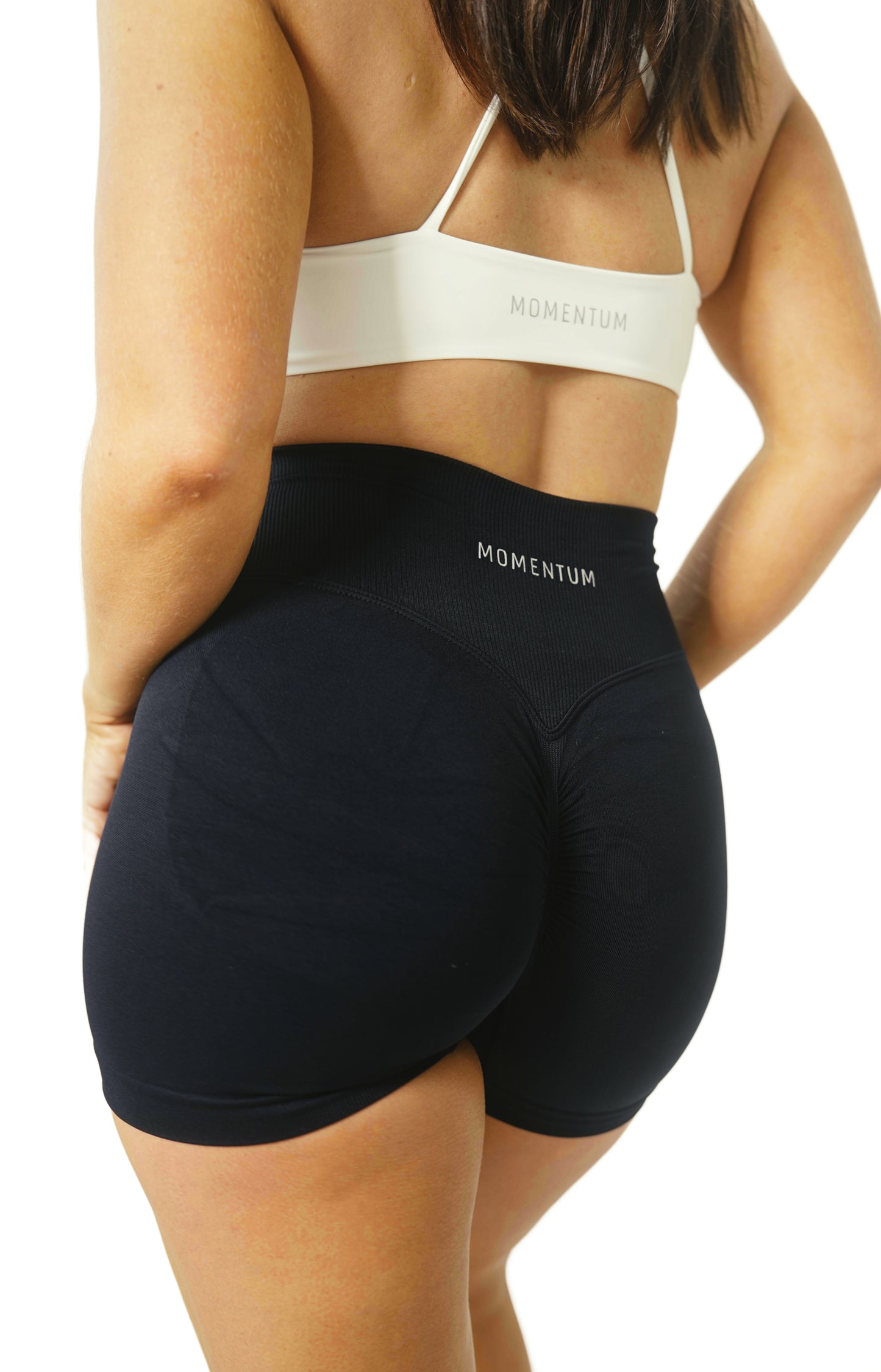 SEAMLESS V SCRUNCH SHORTS - BLACK