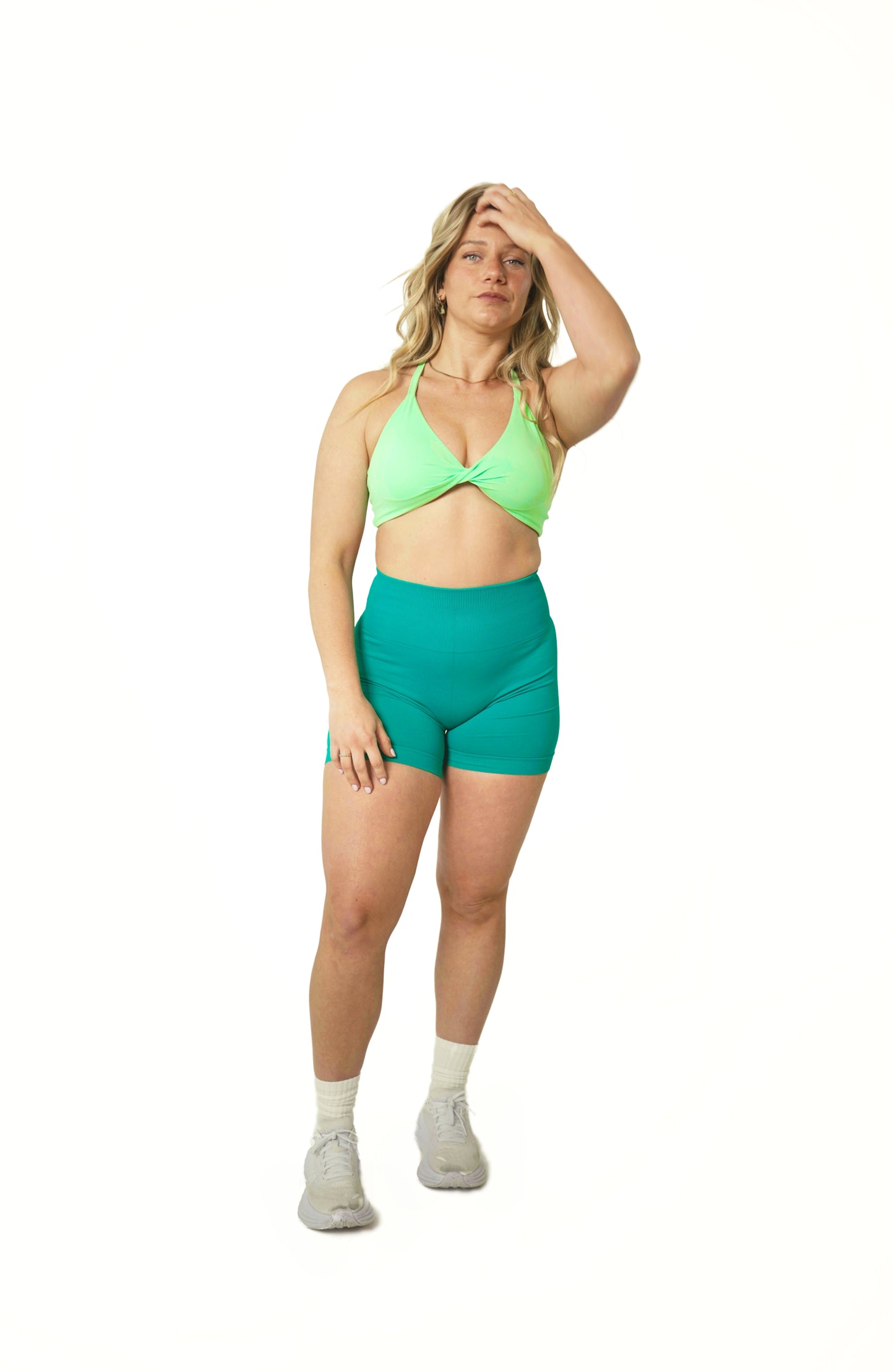 SEAMLESS SCRUNCH SHORTS - GREEN