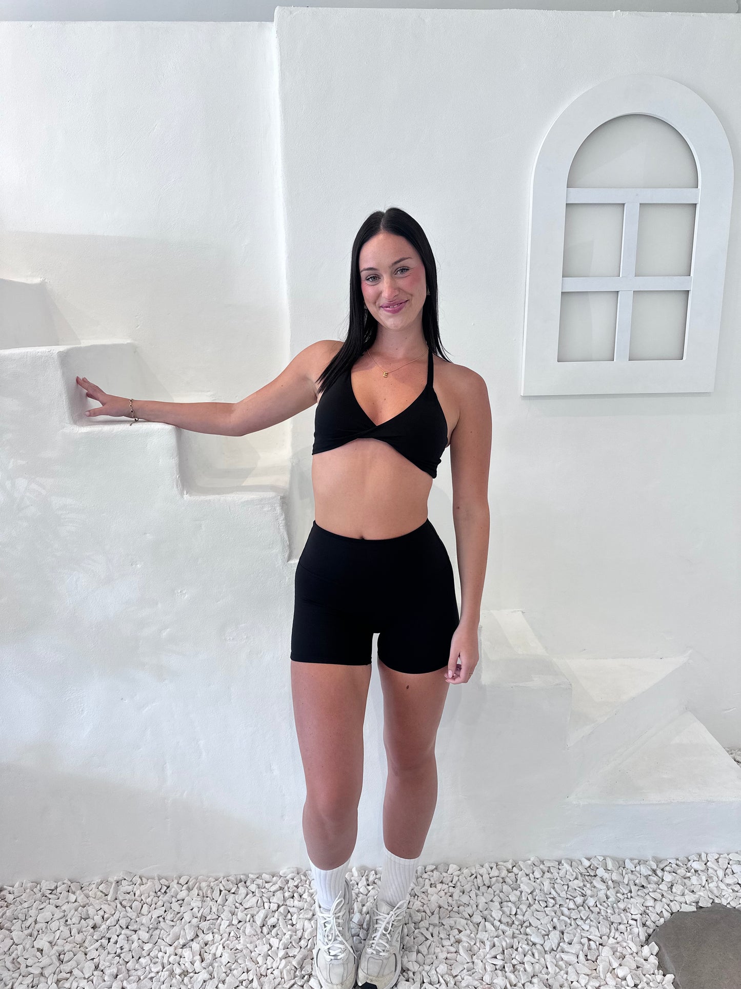 SIGNATURE TWIST CROP - BLACK