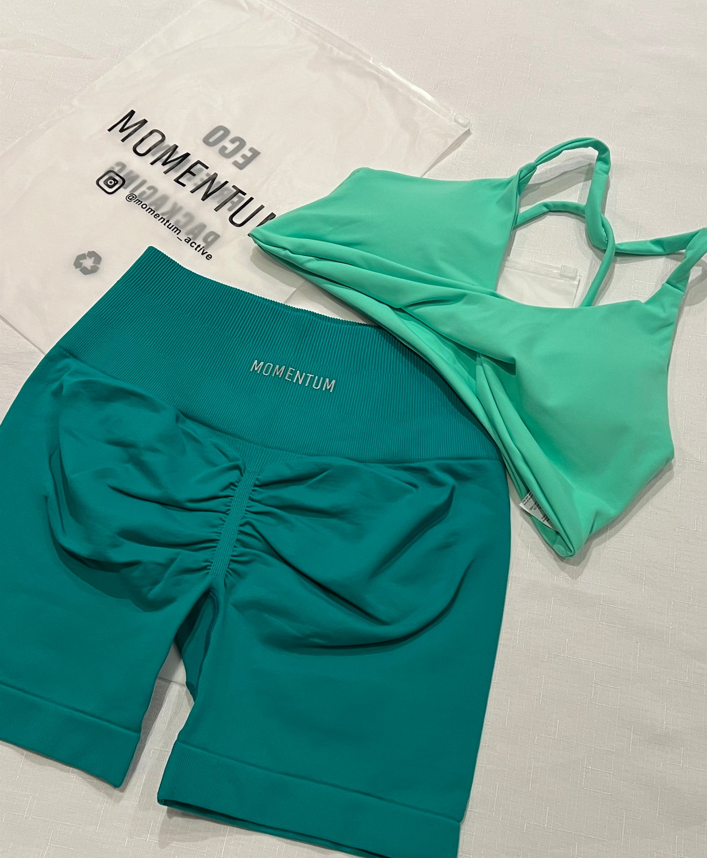 SEAMLESS SCRUNCH SHORTS - GREEN