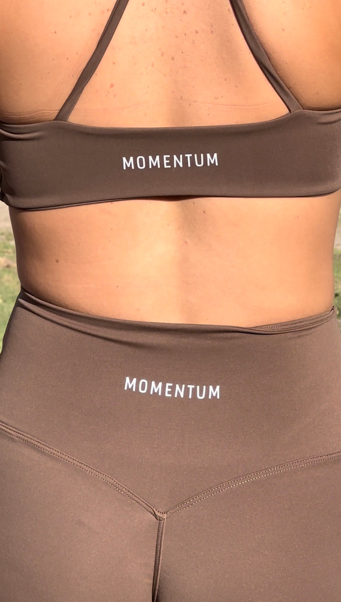 SIGNATURE TWIST CROP - CHOCOLATE
