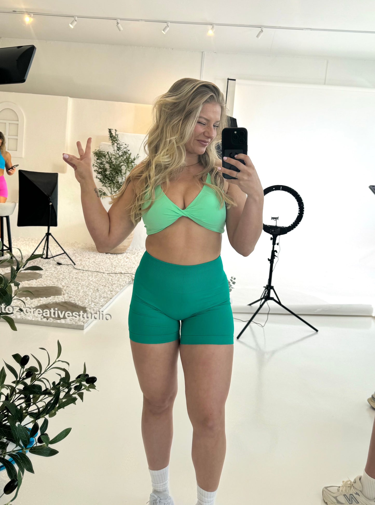 SEAMLESS SCRUNCH SHORTS - GREEN