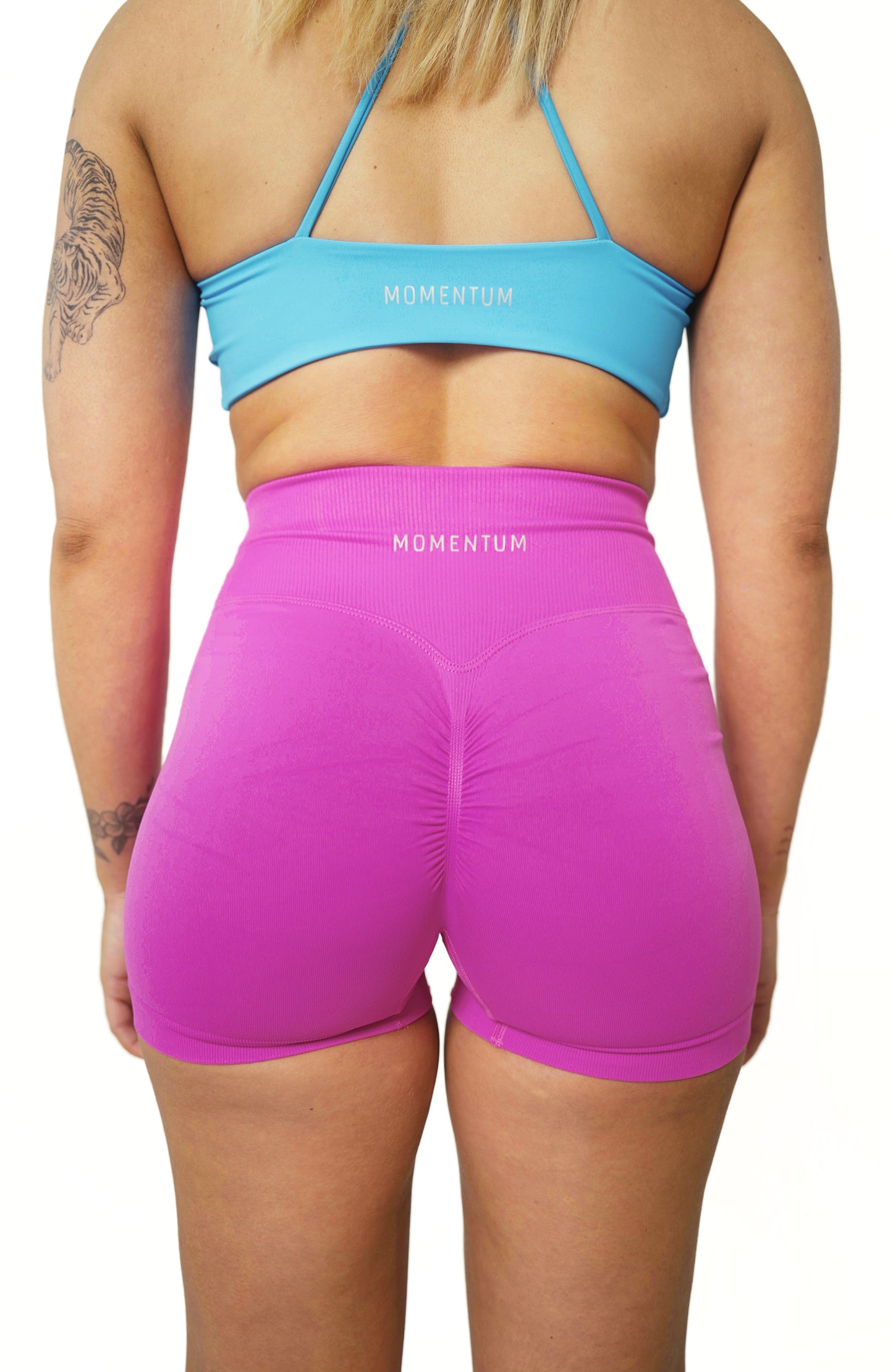 SEAMLESS V SCRUNCH SHORTS - BLOSSOM PINK