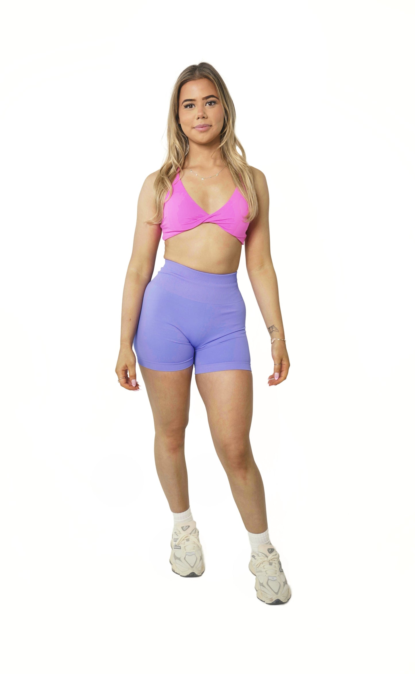 SEAMLESS SCRUNCH SHORTS - LAVENDER