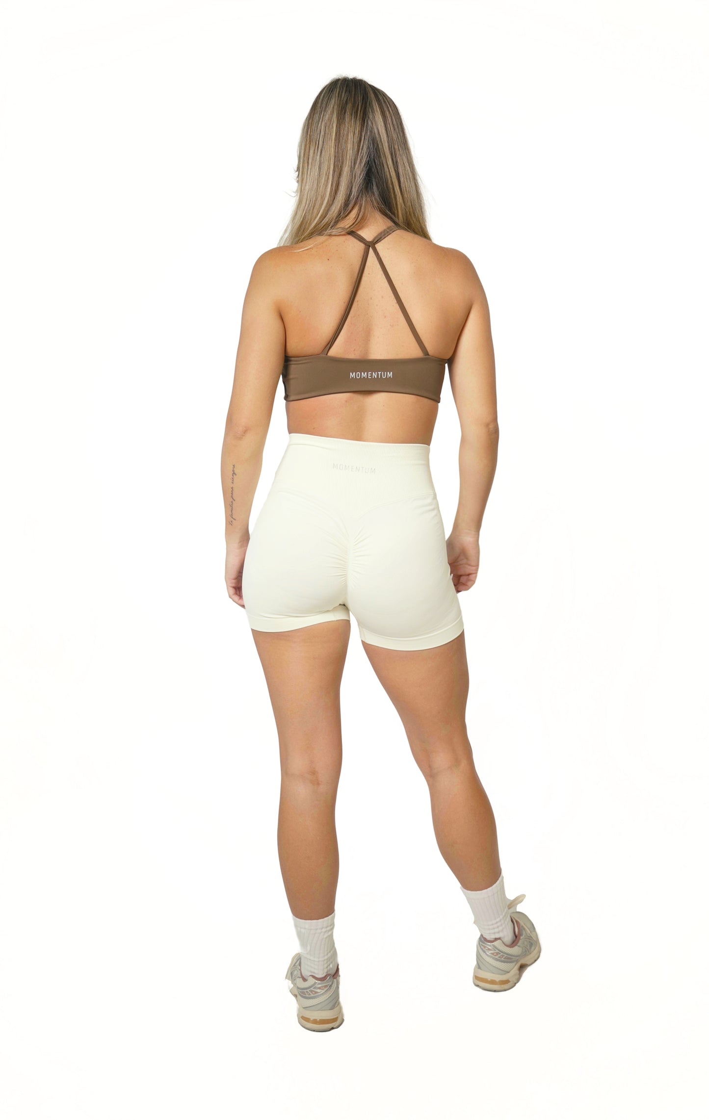 SEAMLESS V SCRUNCH SHORTS - IVORY