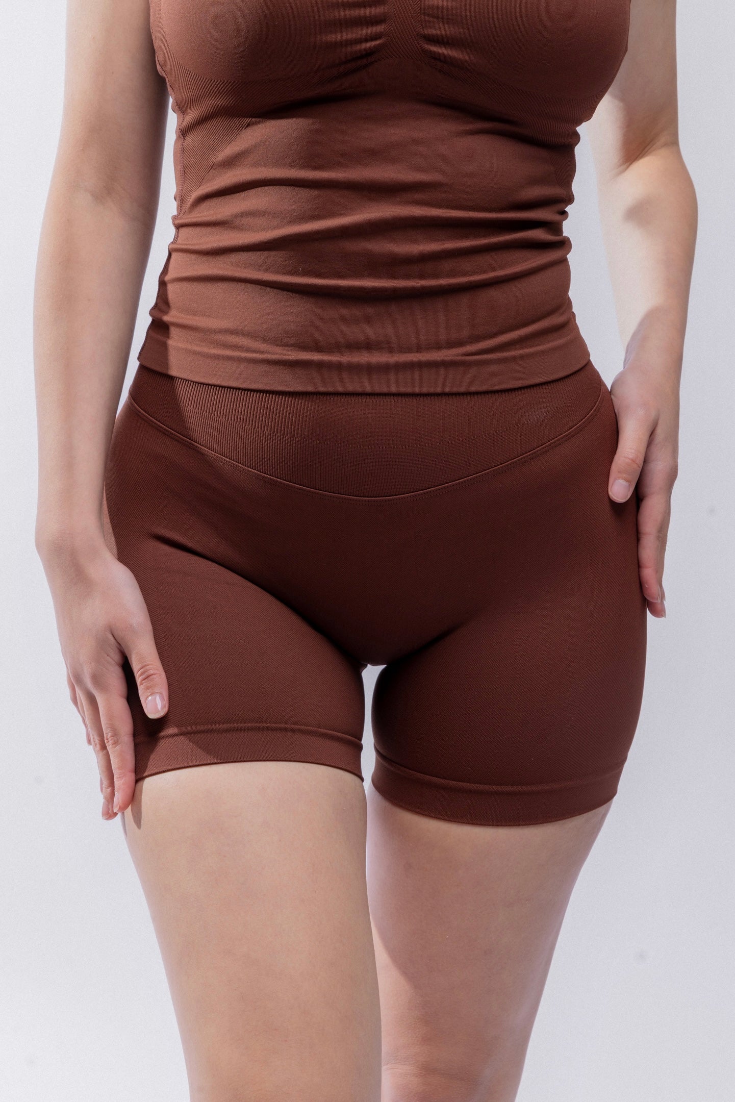 Contour Seamless Shorts - Dark Brown